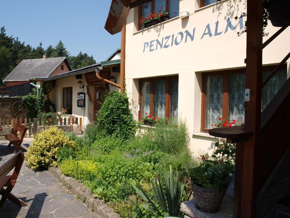 Almi - Penzion - Pizzerie Stare Splavy Ngoại thất bức ảnh
